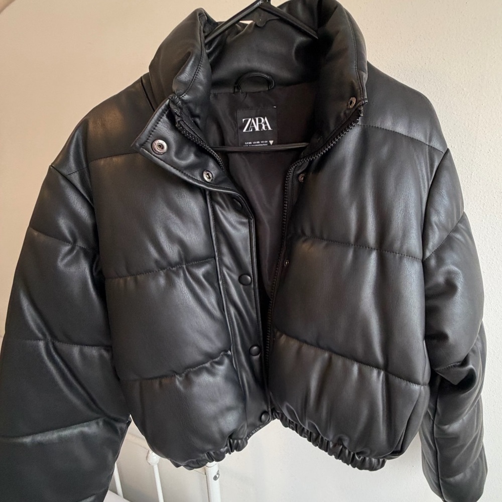 Zara faux leather puffer jacket 🖤